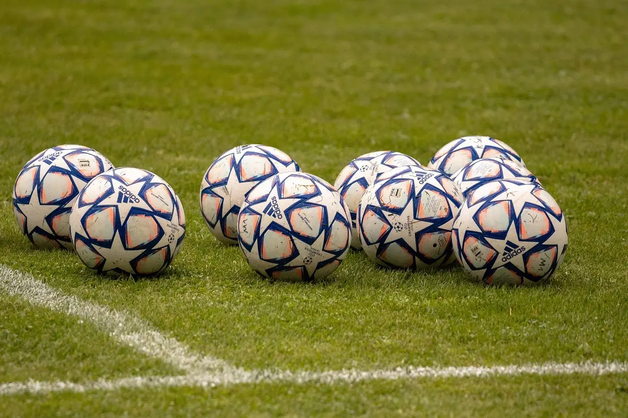 Runde 6 i 1. Division: smalle udesejre, røde kort og to 2-2-opgør