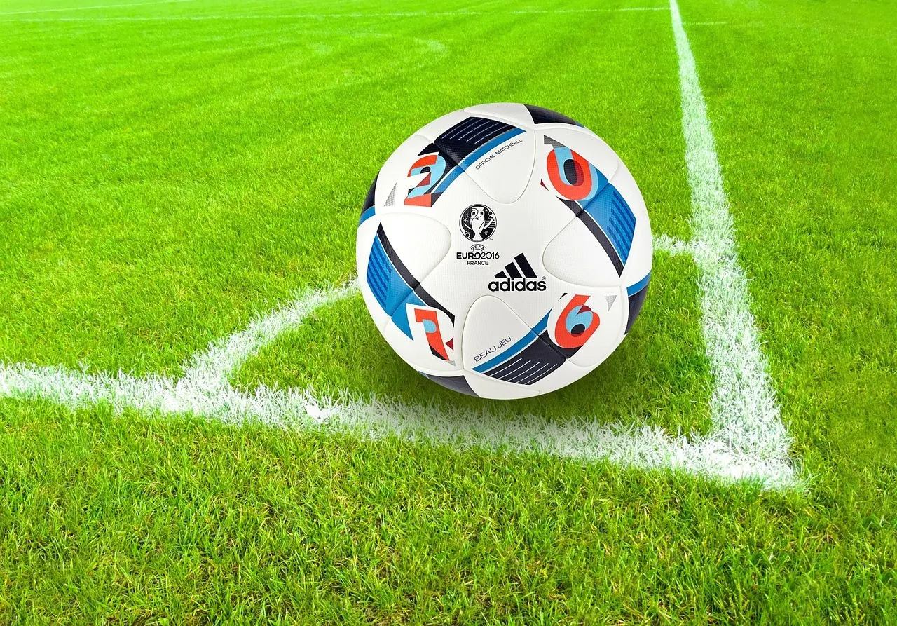 Runde 10 i 1. Division: seks hjemmesejre, to straffesparksmål og et sent rødt kort