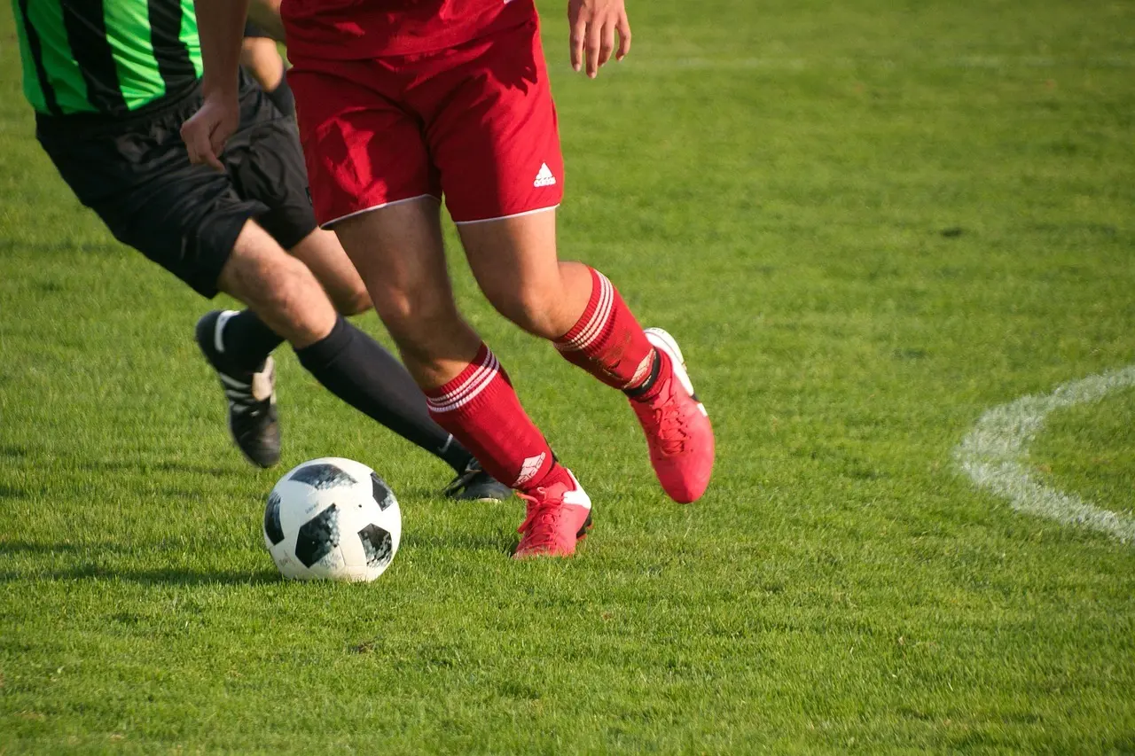 2. Division runde 22: hjemmejubel i Hjørring og Næstved, delte point i fire tætte opgør