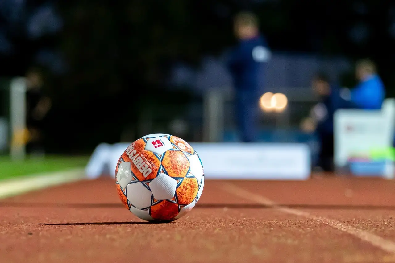 Sene udligninger, voldsom målfest og tætte opgør: 3. Division runde 18 samlet på fodboldidanmark.dk